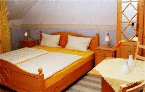 Hotel Haus Gruenewald Zell an der Mosel Zewnętrze zdjęcie